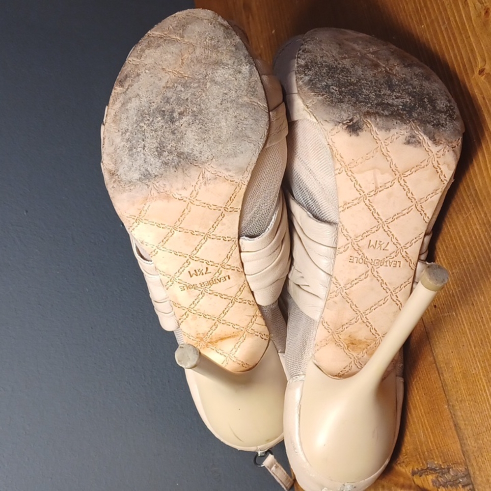 LAMB heels - Picture 7 of 16